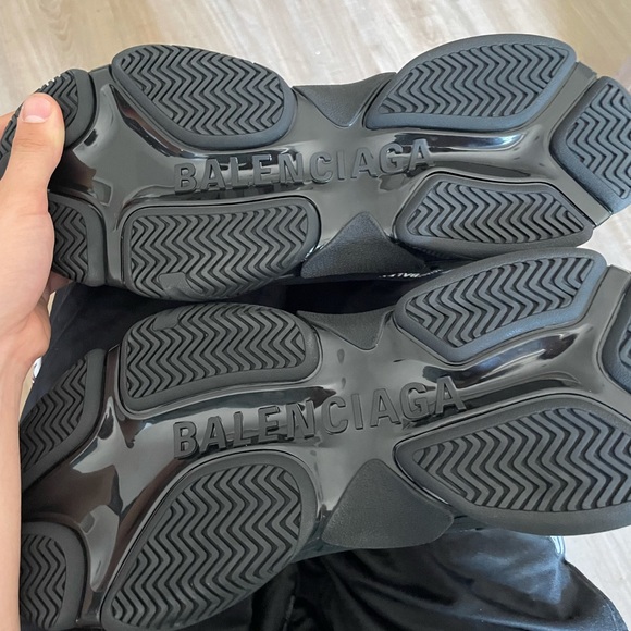 Brand new Balenciaga Triple S - Picture 2 of 5